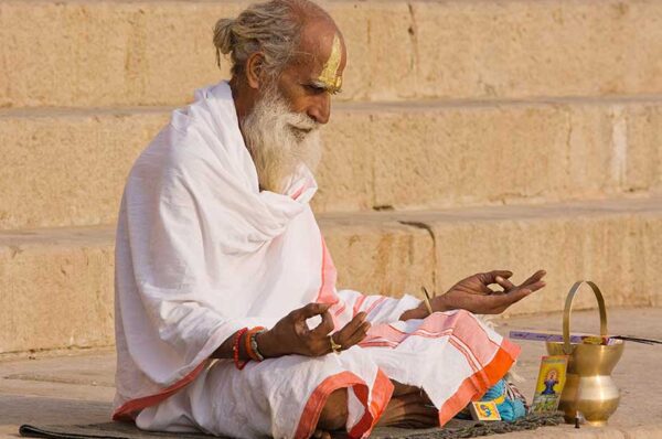 Een korte geschiedenis van yoga: van de oudheid tot de moderne beoefening