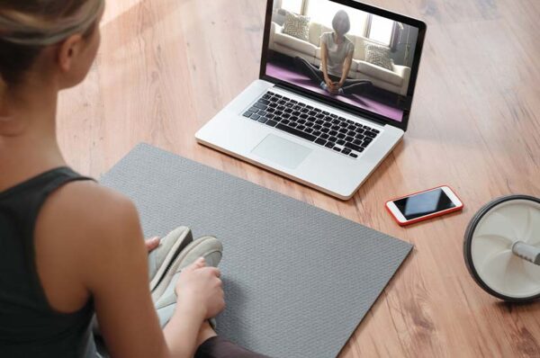 La meilleure façon de commencer à donner des cours de yoga en ligne La meilleure façon de commencer à donner des cours de yoga en ligne