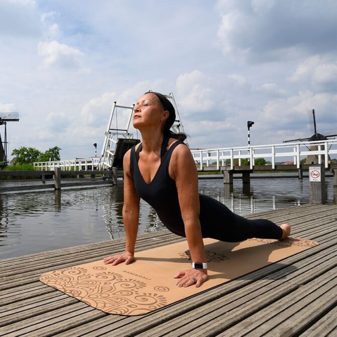 Ensemble de yoga pour le lever du soleil