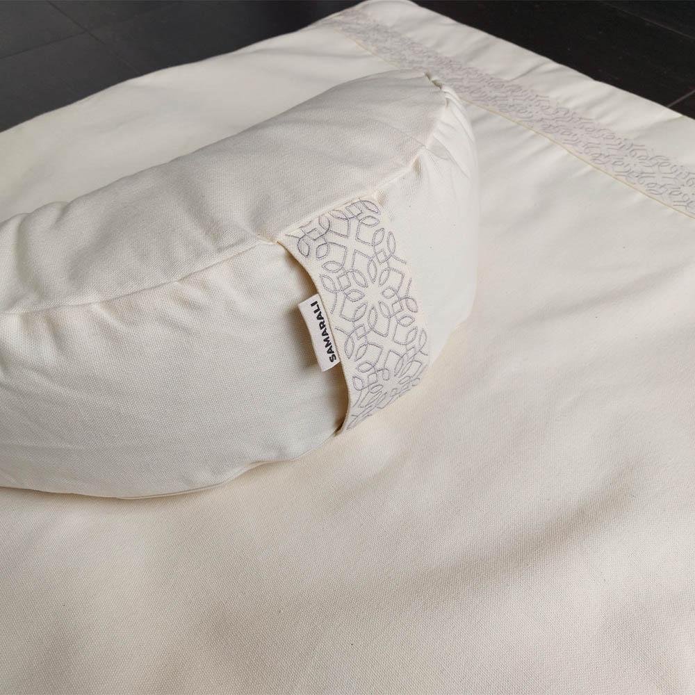 Med-set-med-kudde-kant_Ivory_01 Zafu Zabuton Set med kildyna - Elfenben Zafu Zabuton Set med kildyna - Elfenben Zafu Zabuton Set med kildyna - Elfenben