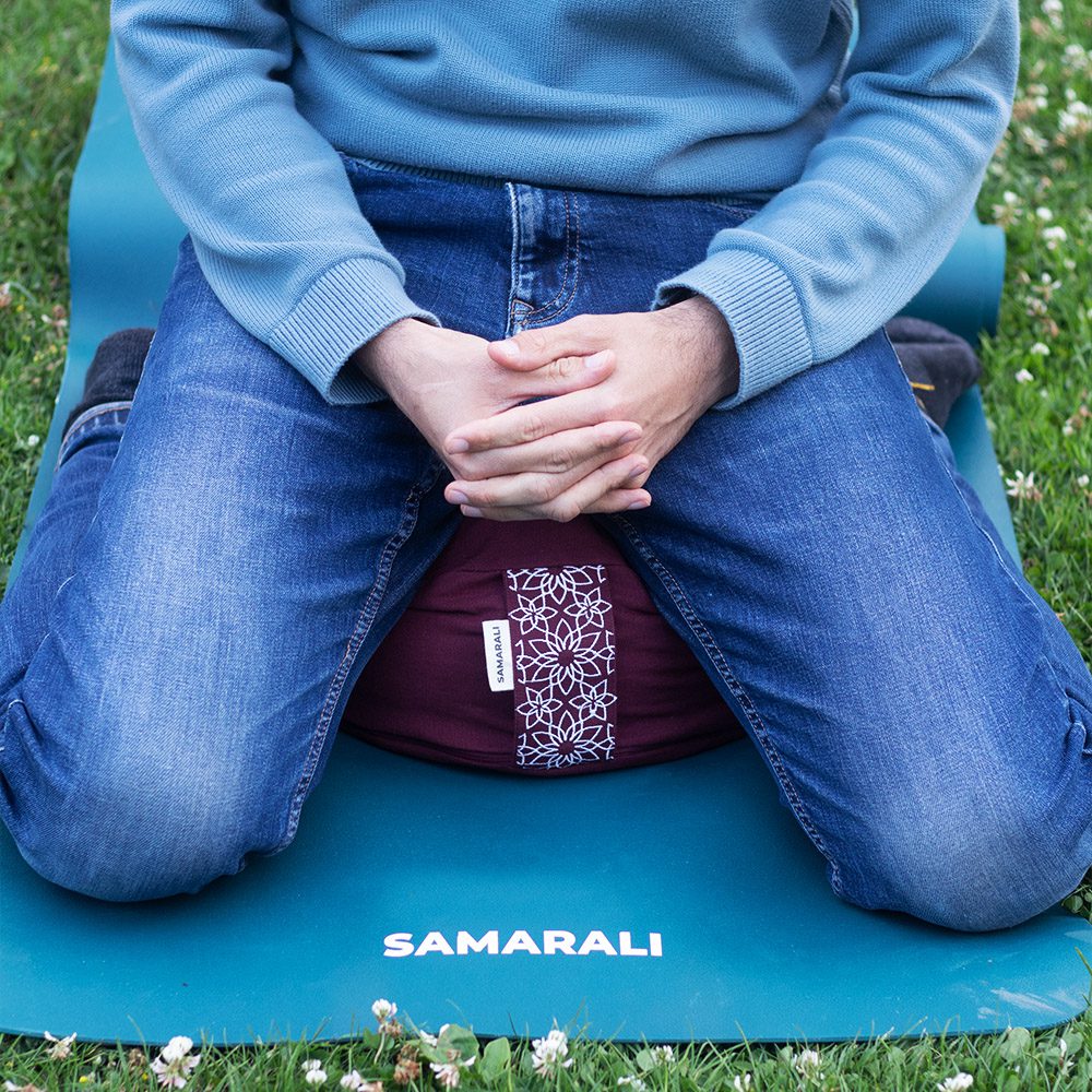 Meditaion-cushion-XL-and-Rubber-yoga-mat Round meditation cushion – XL - Red Round meditation cushion – XL - Red Round meditation cushion – XL - Red