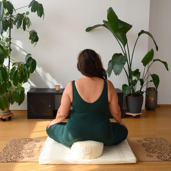 Round Meditation Pillow Lotus - Ivory Round Meditation Pillow Lotus - Ivory