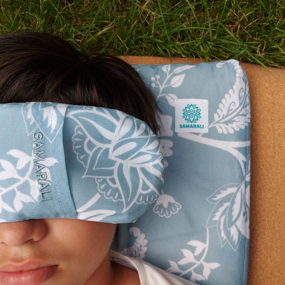 Augen-Savasana-Kissen-Blau-2 Eyе Kopfkissen aus Bio-Baumwolle - Blau Eyе Kopfkissen aus Bio-Baumwolle - Blau Eyе Kopfkissen aus Bio-Baumwolle - Blau