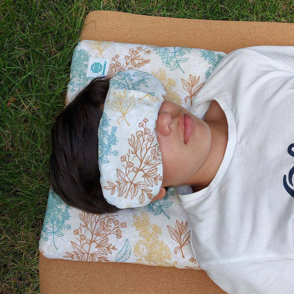 Augen-Savasana-Kissen-Gelb-3 Eyе Kopfkissen aus Bio-Baumwolle - Gelb Eyе Kopfkissen aus Bio-Baumwolle - Gelb