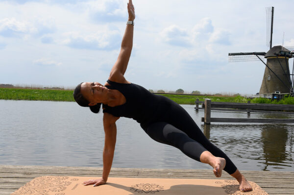 Can yoga replace strength training for muscle building? yoga for muscle building