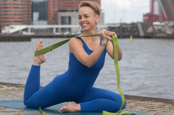 How do you choose the right yoga strap length? yoga strap length