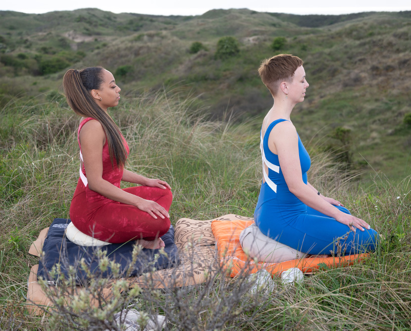 Comment la hauteur du coussin de méditation affecte-t-elle votre posture ? Comment la hauteur du coussin de méditation affecte-t-elle votre posture ? tapis de yoga durables